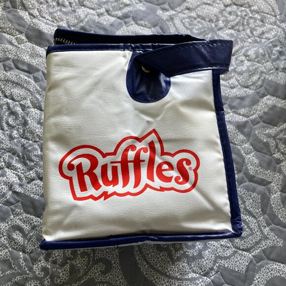 Vintage Yankee soft lunch box with Lays logo - Picture 2 of 7